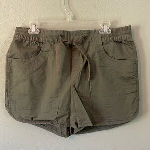 Eddie Bauer Aspire shorts size 12 olive green